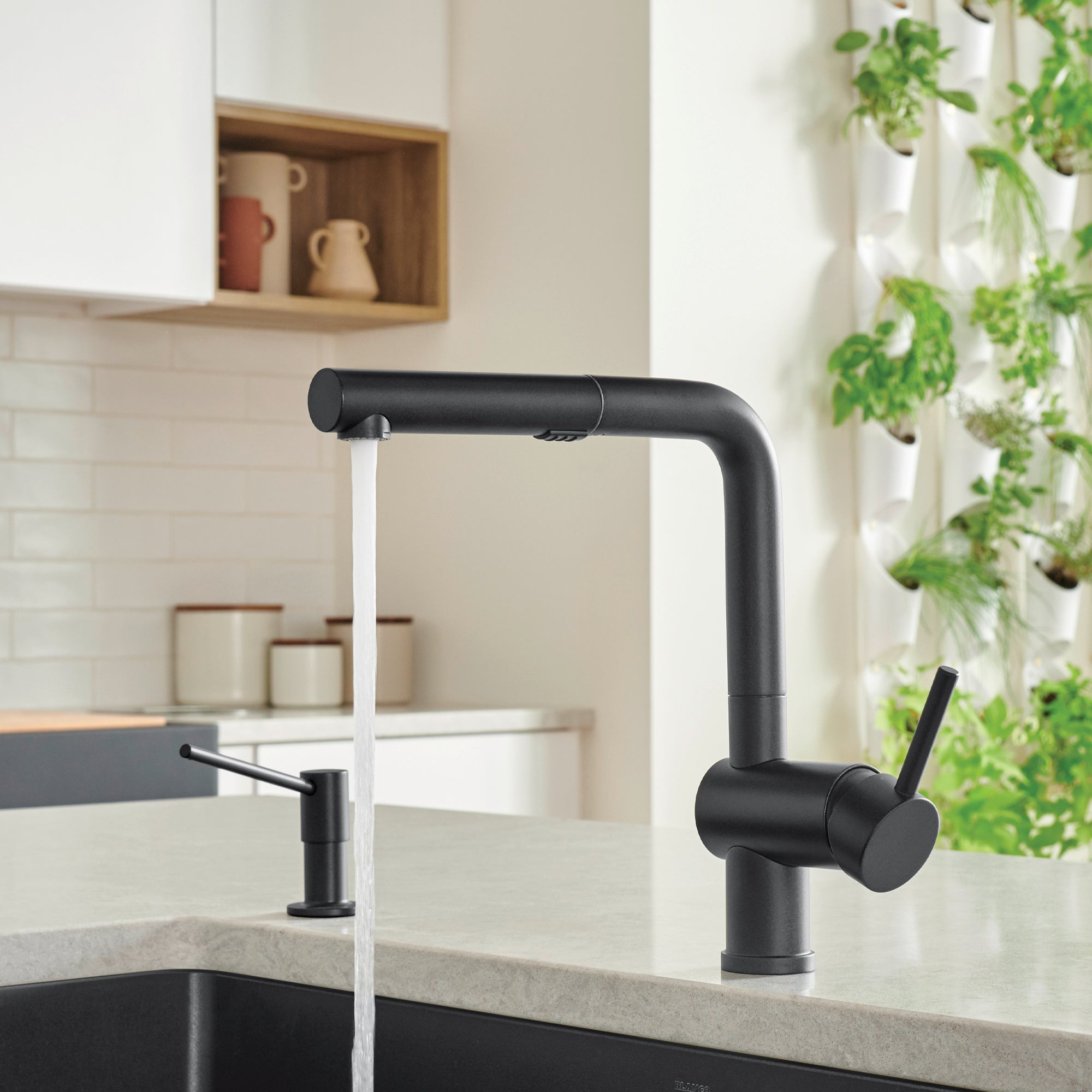 BLANCO Linus Pull-Out Kitchen Faucet in SILGRANIT Finishes