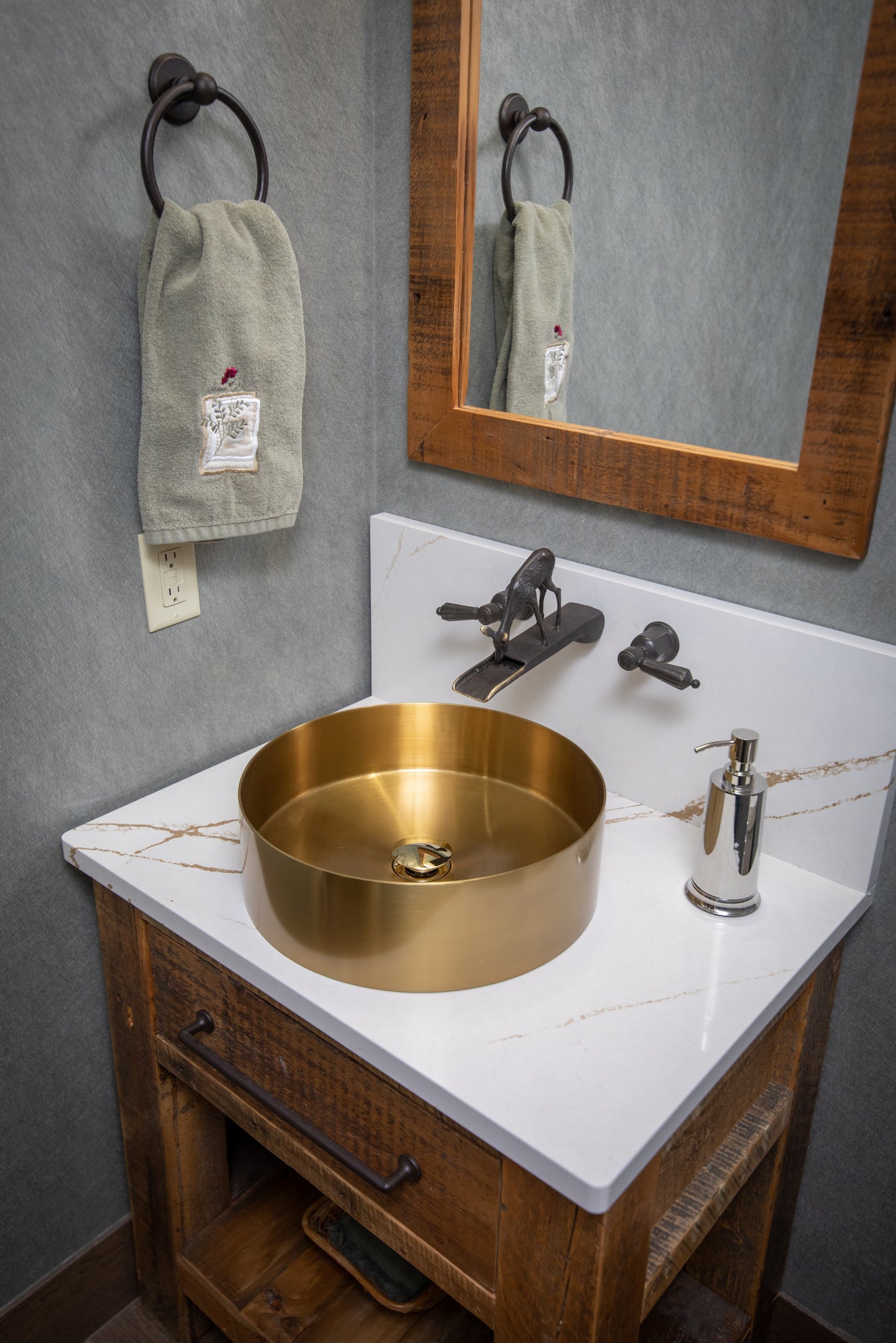 15" Round Stainless Steel Bathroom Vessel Sink with Drain in Gold