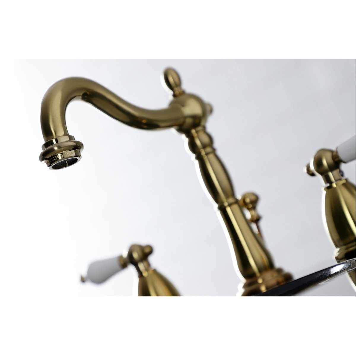 Kingston Brass Heritage 3-Hole 8-Inch Widespread Bathroom Faucet