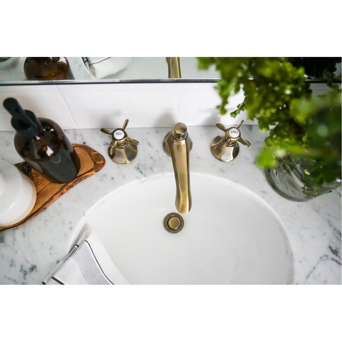 Kingston Brass Essex 8" Widespread Bathroom Faucet