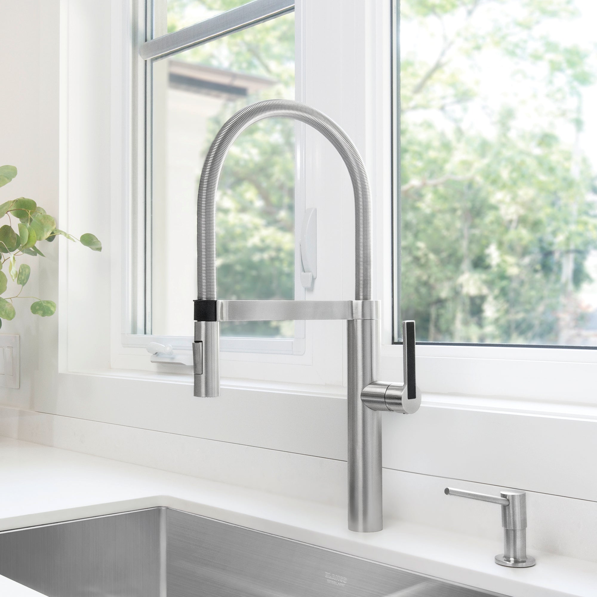 BLANCO Blancoculina Semi-Pro Kitchen Faucet