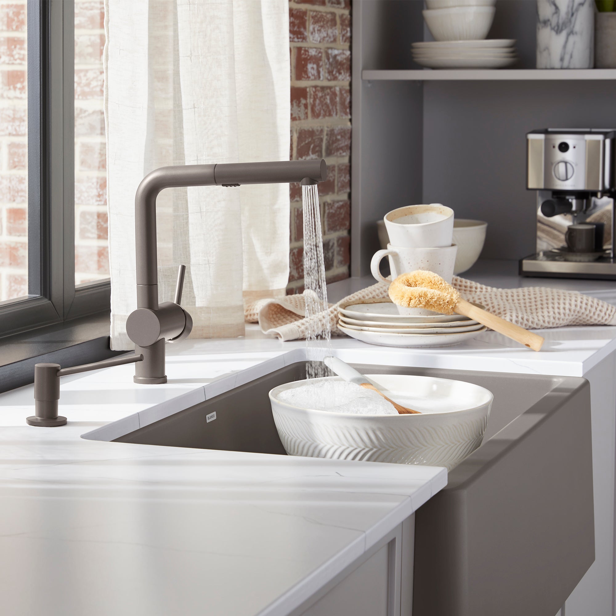 Blanco Linus Pull Out Kitchen Faucet In