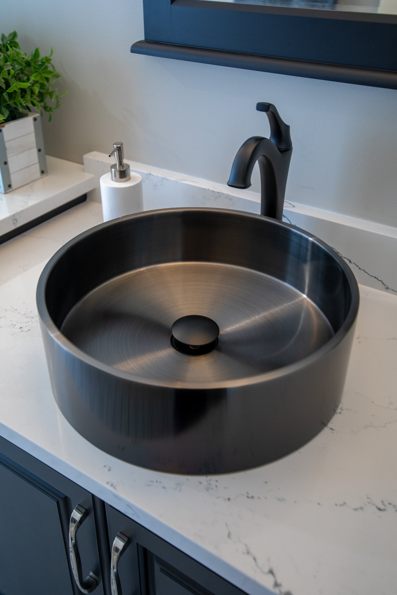 15 3/4" Round Thick Rim Stainless Steel Bathroom Vessel Sink with Drain in Black