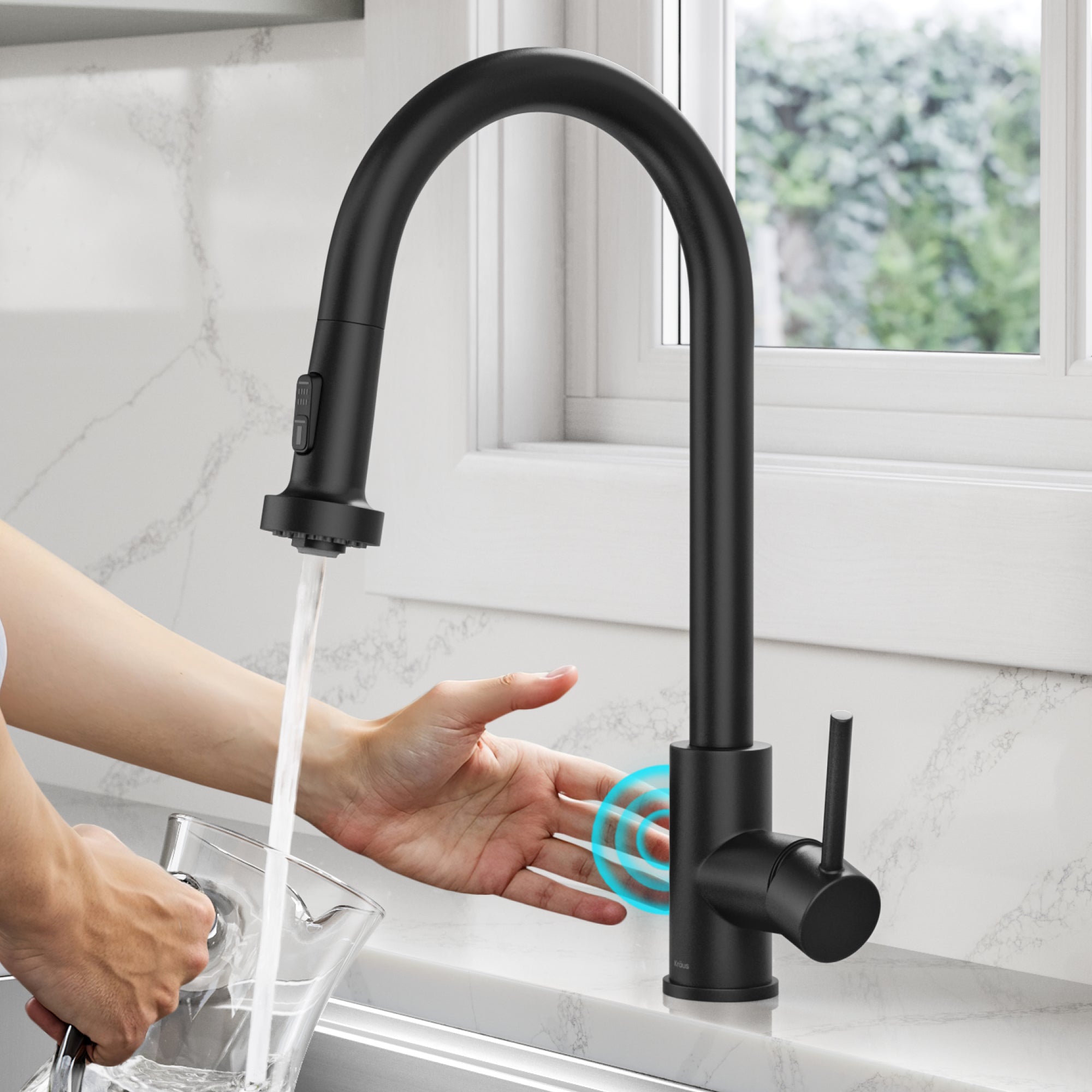 KRAUS Sensor Touchless Single Handle Pull Down Kitchen Faucet in Matte Black