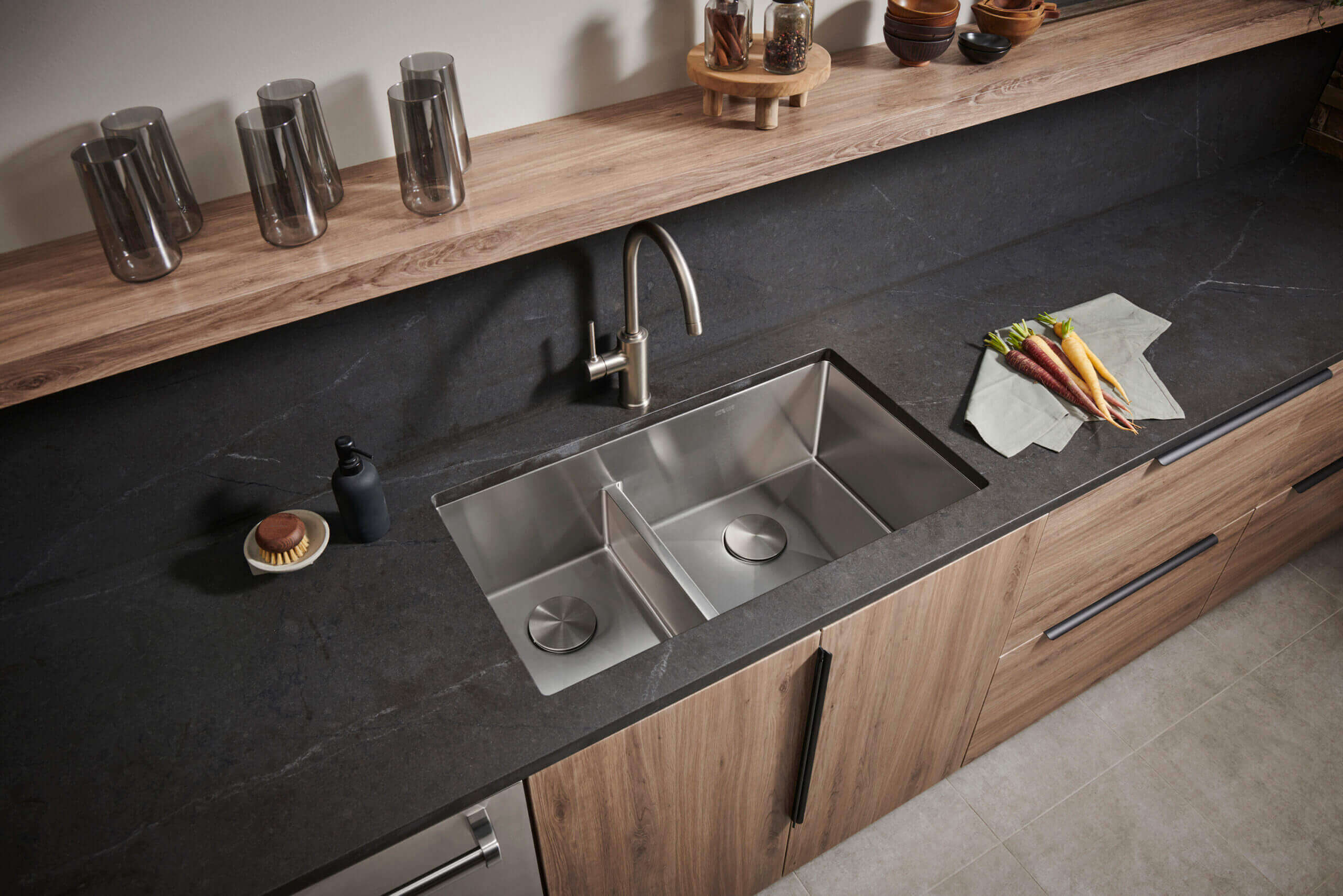 Ruvati 33" Low-Divide Undermount 40/60 Double Bowl Sink