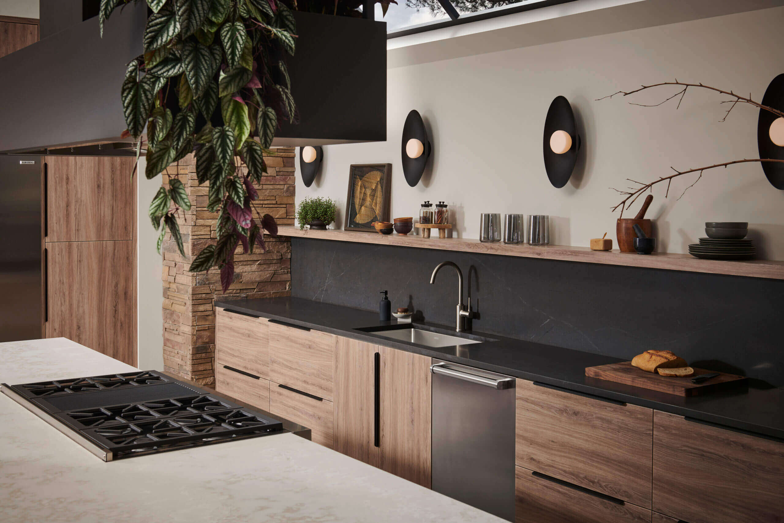 Ruvati 33" Low-Divide Undermount 40/60 Double Bowl Sink