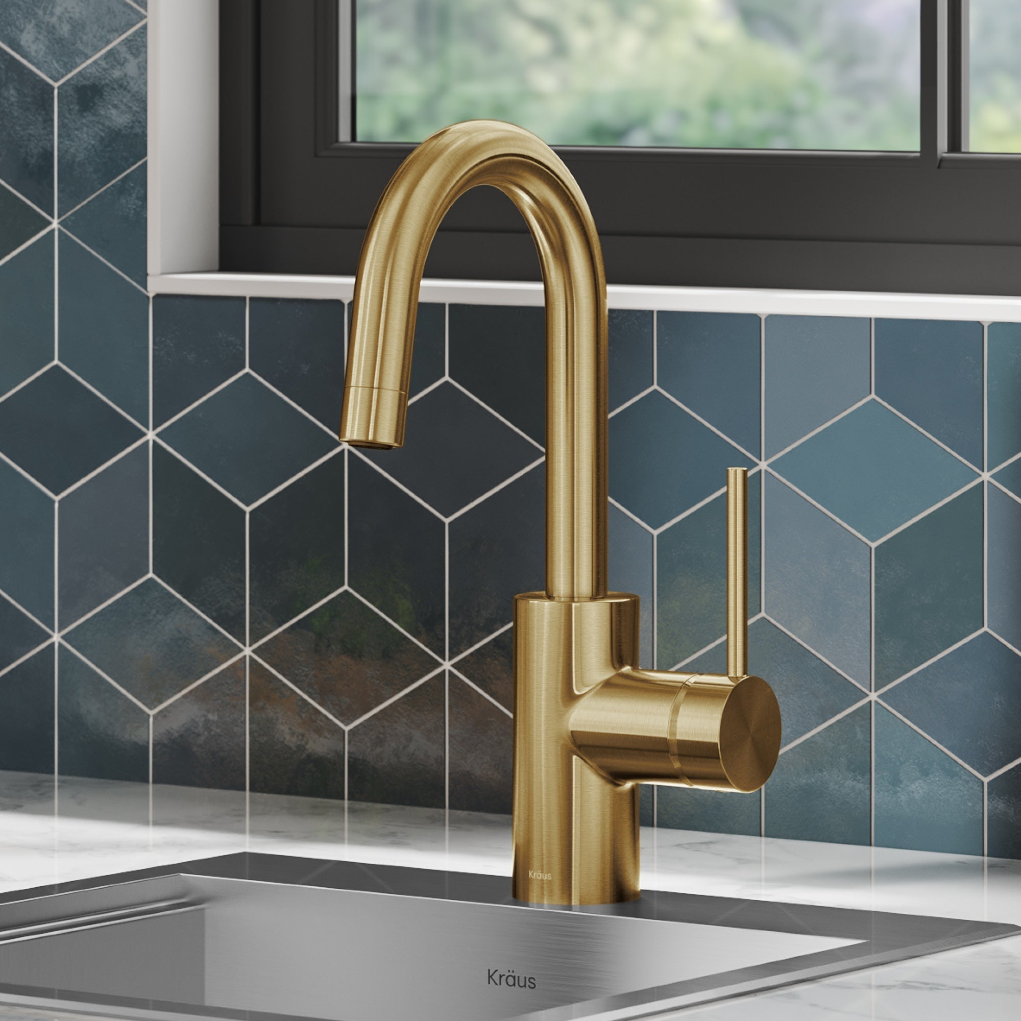 Oletto Single Handle Pull-Down Kitchen Faucet in Brushed Brass