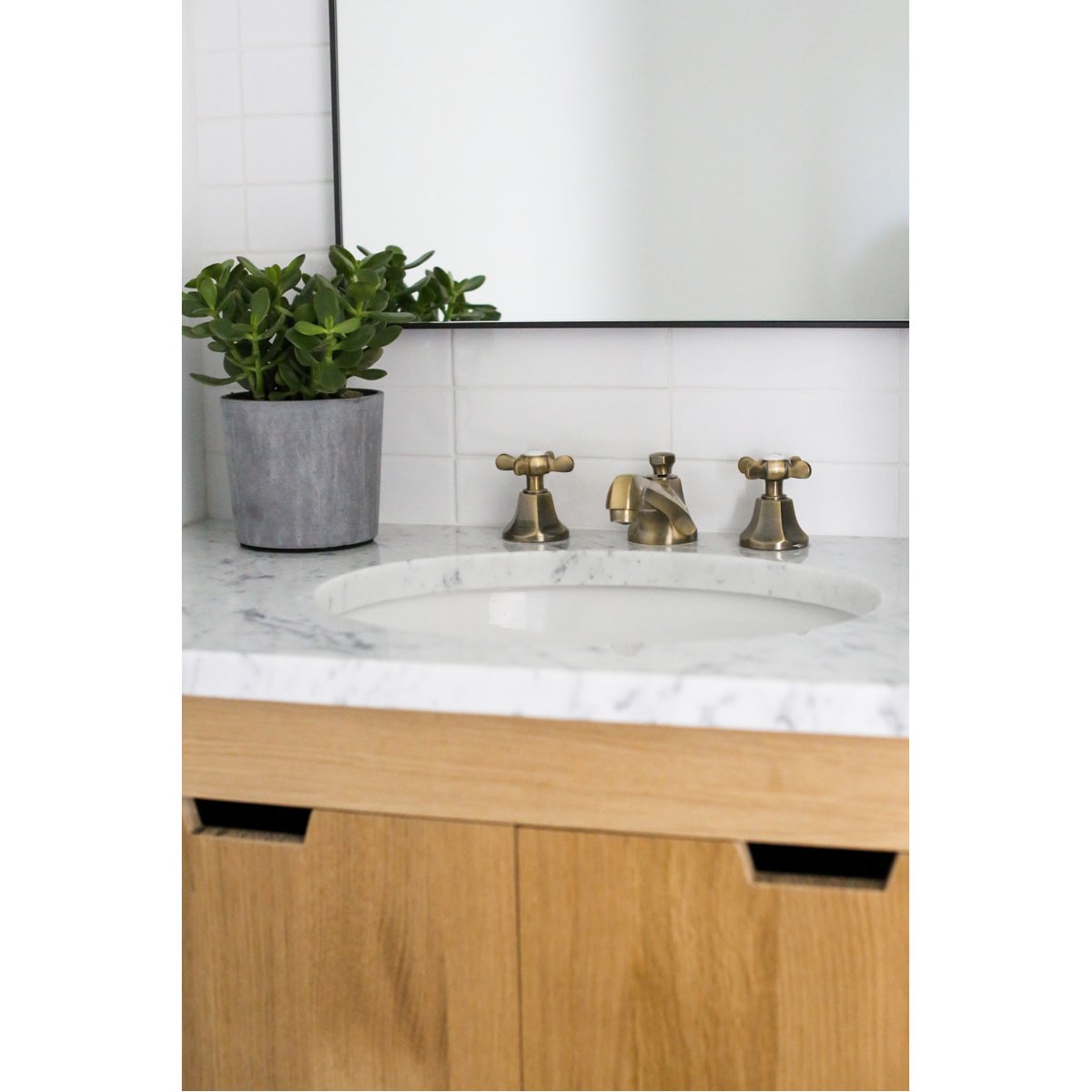 Kingston Brass Essex 8" Widespread Bathroom Faucet