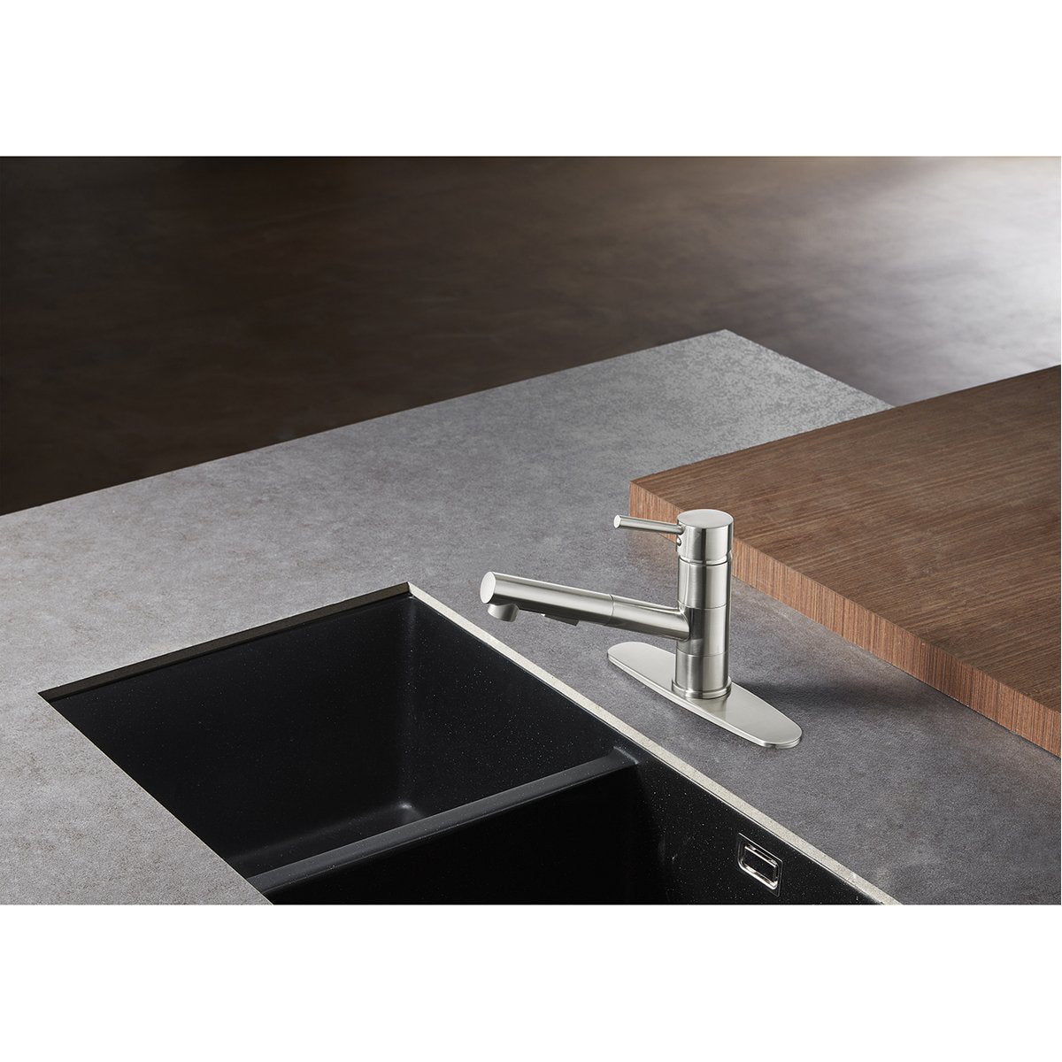 Kingston Brass Gourmetier Concord Single-Handle Pull-Out Kitchen Faucet