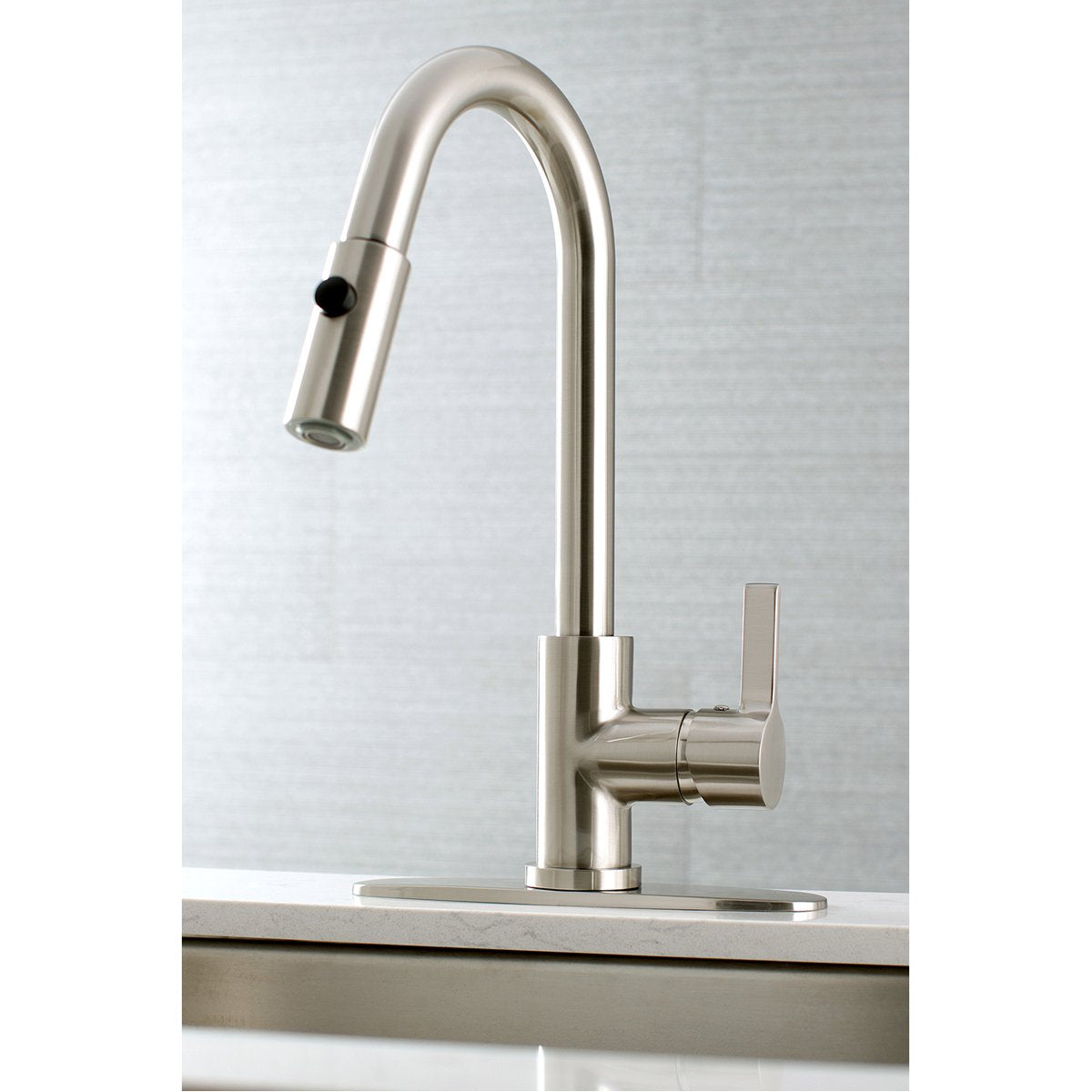 Kingston Brass Gourmetier Continental Single-Handle Single-Hole Pull-Down Kitchen Faucet